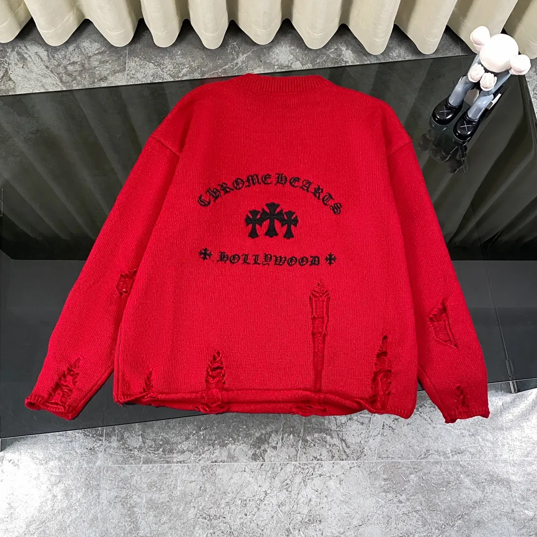P230 High-quality Chrome Hearts CH Chrome Hearts patchwork cross hole knitted sweater pullover. The popular style is the same for men and women. It is matched with black and white. It looks good in real life. The upper body is good-looking. It looks good in daily wear. It is even more photogenic. It’s hard not to buy it. Buy it for me!!! Believe me, no one can refuse such a long Chrome Hearts jacket. The version has been expanded based on the old version. The upper body is loose and stylish, and the hem is expanded to a casual design. Fat people look extremely slim, thin people have limited height and high-end. Ten thousand yuan ZP printing, 1:1 perfect restoration, looks good when worn alone or stacked, can be easily controlled by both men and women. If you care more about quality, you must also respect the price. It is completely different from the thin see-through bottoms and junk products on the market that pill when worn. If the style makes you shine at a glance, then quality is what you should pay more attention to. Compared with price, we focus on quality. Customers who have received my products all know it. ️️️ Sweaters on the market are generally made of bract core yarn. We use modal. The advantages over core-spun yarn are very intuitive: high cost, high price, high density, relatively expensive for developers, and let us make a lot less money. In addition, it is delicate, has no scum on the upper body, resists pilling, and is high-end. We are conscientious sellers and do not use core-spun yarn. Apart from being cheap, core-spun yarn is really useless. It shrinks, pills, hooks, and makes people pierced. He is proficient in everything. It is 2024. Who doesn’t want to look decent when they go out? Quality determines the upper body effect. No matter how bad the quality, the best style is still the temperament of the urban-rural fringe. We only do long-term business. Quality determines character. Take it back and wear it with confidence and wash it. The quality of the pattern will definitely make your eyes shine. We only make the right version of high quality. We make high-end hard goods. Reject junk goods and reject fast food. Conscientious quality and conscientious price. You deserve it!  Color: Black White Gray Red Size: S M L